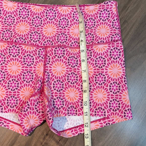 Lorna Jane high waisted shorts - Picture 6 of 6